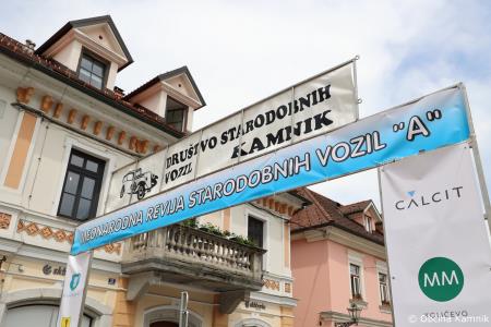 V Kamniku so bila na ogled starodobna vozila  (62)